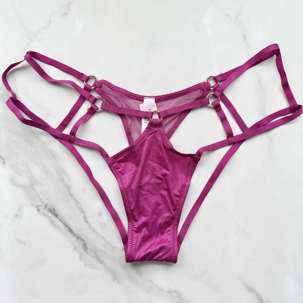 NWT VICTORIA'S SECRET VERY SEXY STRAPPY HARDWARE HIGH-LEG CHEEKY PANTY IN OUTRAG
